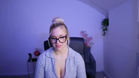 Snapshot of leokitty_ chatting on 19, 3, 2026 leokitty online show from 19, 3, 2026