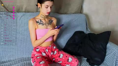 Snapshot of leonahines chatting on 24, 11, 2025 Donna online show from 24, 11, 2025