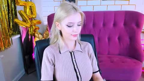 Snapshot of leonastone chatting on 25, 9, 2025 leonastone online show from 25, 9, 2025