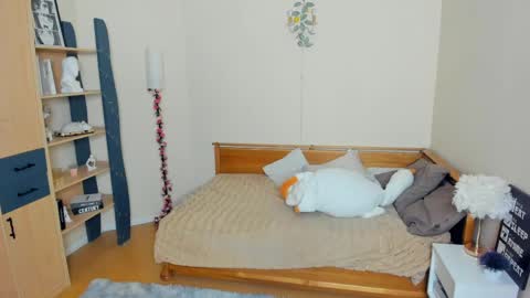 Snapshot of leonewiechec chatting on 28, 3, 2026 Alice online show from 28, 3, 2026