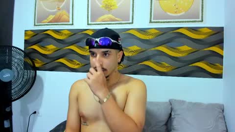 Snapshot of leonhotx chatting on 8, 4, 2026 Leon online show from 8, 4, 2026