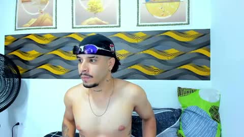 Snapshot of leonhotx chatting on 15, 4, 2026 Leon online show from 15, 4, 2026