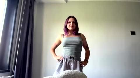 Snapshot of leonidadesantiago chatting on 7, 7, 2026 Reily online show from 7, 7, 2026