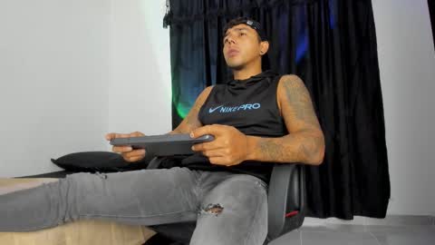 Snapshot of leonidas1195 chatting on 21, 3, 2026 leonidas1.1 online show from 21, 3, 2026