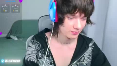 Snapshot of leonkissboy chatting on 10, 7, 2026 leonkissboy online show from 10, 7, 2026