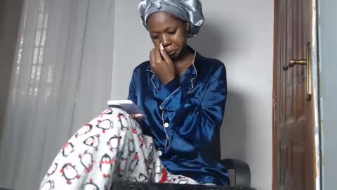 leslie online show from 23, 12, 2025