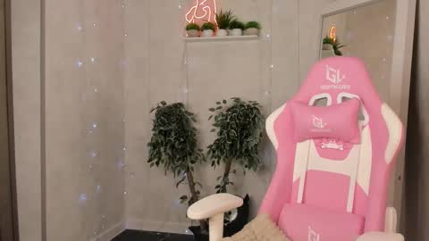 Snapshot of leslie_bell chatting on 16, 11, 2025 Joyce online show from 16, 11, 2025