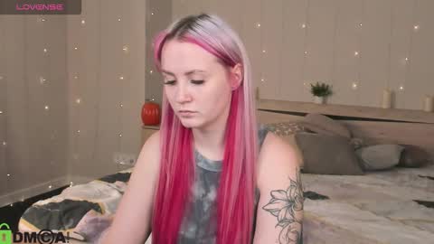 Snapshot of leslie_bell chatting on 22, 11, 2025 Joyce online show from 22, 11, 2025