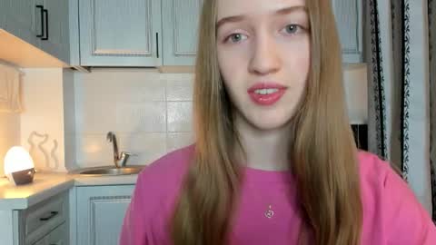  LESLIE   online show from 25, 10, 2025