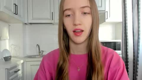  LESLIE   online show from 23, 11, 2025