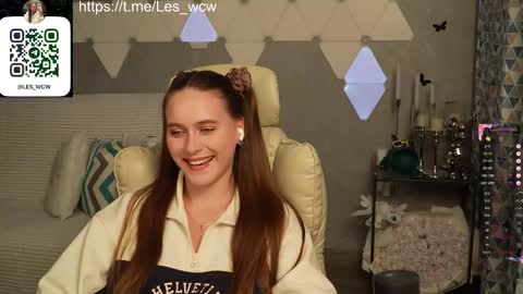 Snapshot of lesliekorfs chatting on 25, 10, 2025 LeslieKorfs online show from 25, 10, 2025