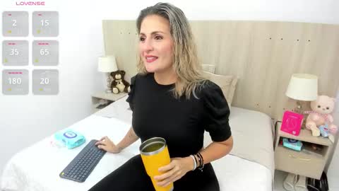 Lesly Santodomingo online show from 7, 1, 2026