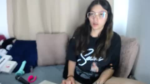 Snapshot of lessliee chatting on 4, 4, 2026 lessliee online show from 4, 4, 2026