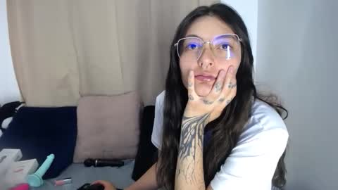 Snapshot of lessliee chatting on 13, 4, 2026 lessliee online show from 13, 4, 2026