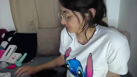 Snapshot of lessliee chatting on 14, 4, 2026 lessliee online show from 14, 4, 2026