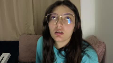 Snapshot of lessliee chatting on 19, 4, 2026 lessliee online show from 19, 4, 2026