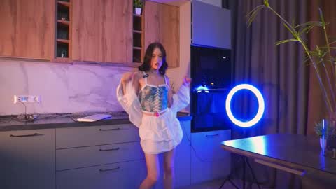 Snapshot of lessyluiz chatting on 21, 9, 2025 Hi my name is Lessy I am 18 years old. Im new here but I really like making new acquaintances online show from 21, 9, 2025