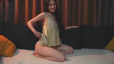 Snapshot of lessyluiz chatting on 13, 11, 2025 Hi my name is Lessy I am 18 years old. Im new here but I really like making new acquaintances online show from 13, 11, 2025