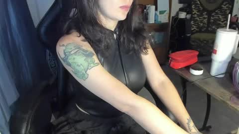 Snapshot of lestatdlion chatting on 13, 4, 2026 lestatdlion online show from 13, 4, 2026