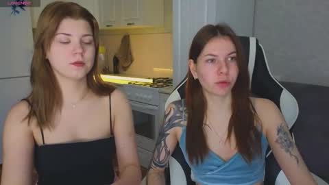 Snapshot of let_me_seee chatting on 18, 11, 2025 Fiona online show from 18, 11, 2025