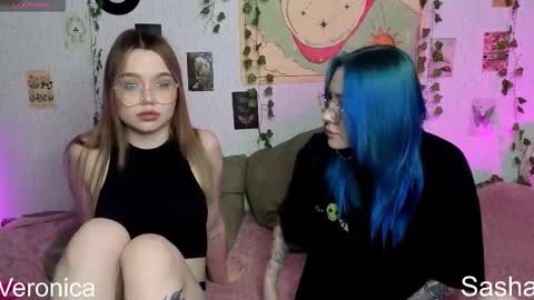 Snapshot of let_me_seee chatting on 30, 11, 2025 Fiona online show from 30, 11, 2025