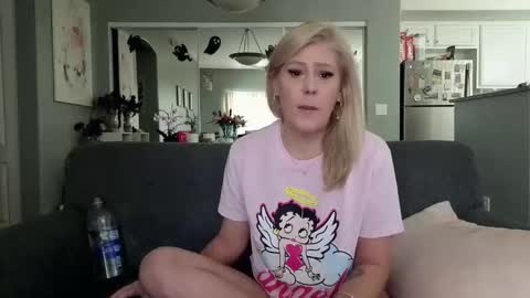 Snapshot of lexi_shocker chatting on 2, 11, 2025 Lexi online show from 2, 11, 2025