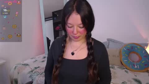 Snapshot of lexie_babe chatting on 16, 9, 2025 Lexie Thompson   8pm  0000am -5 online show from 16, 9, 2025
