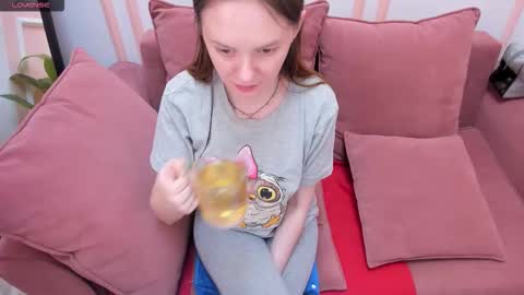 Snapshot of lexihoward chatting on 6, 10, 2025 Lexi online show from 6, 10, 2025