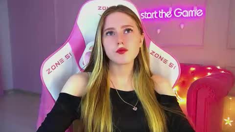 Snapshot of lexireadway chatting on 23, 12, 2025 Lexi online show from 23, 12, 2025