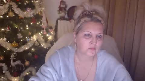 Snapshot of lexxa_blond chatting on 14, 12, 2025 Hannah online show from 14, 12, 2025