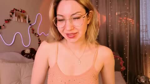 Snapshot of leyalayla chatting on 11, 4, 2026 Lily online show from 11, 4, 2026