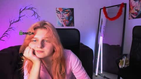 Snapshot of leyla_klark chatting on 17, 12, 2025 Leyla online show from 17, 12, 2025