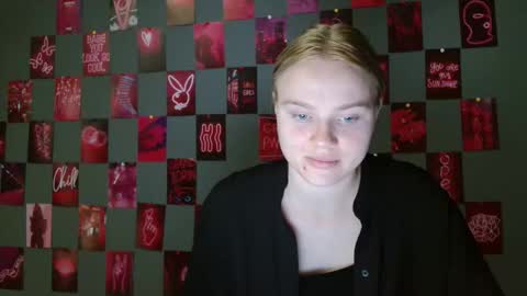 Snapshot of leyla_le chatting on 10, 9, 2025 Leyla online show from 10, 9, 2025