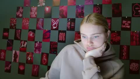 Snapshot of leyla_le chatting on 30, 9, 2025 Leyla online show from 30, 9, 2025