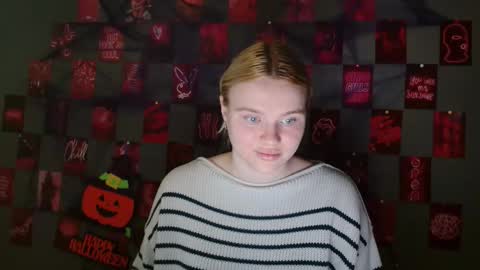 Snapshot of leyla_le chatting on 9, 10, 2025 Leyla online show from 9, 10, 2025