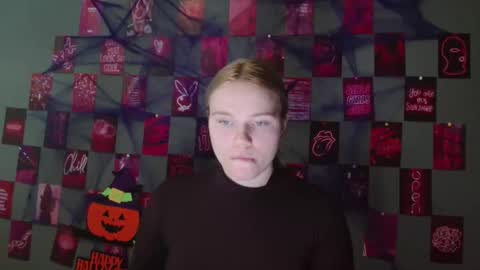 Snapshot of leyla_le chatting on 22, 10, 2025 Leyla online show from 22, 10, 2025