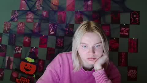 Snapshot of leyla_le chatting on 29, 10, 2025 Leyla online show from 29, 10, 2025