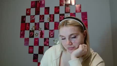 Snapshot of leyla_le chatting on 10, 11, 2025 Leyla online show from 10, 11, 2025