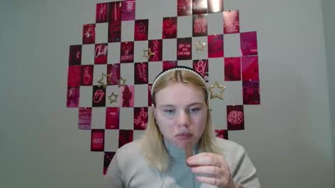 Snapshot of leyla_le chatting on 15, 11, 2025 Leyla online show from 15, 11, 2025