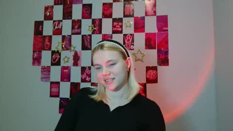 Snapshot of leyla_le chatting on 18, 11, 2025 Leyla online show from 18, 11, 2025