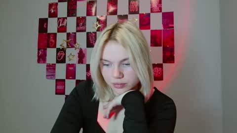 Snapshot of leyla_le chatting on 22, 11, 2025 Leyla online show from 22, 11, 2025