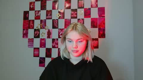 Snapshot of leyla_le chatting on 26, 11, 2025 Leyla online show from 26, 11, 2025