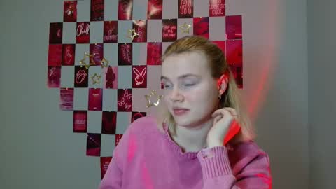 Snapshot of leyla_le chatting on 4, 12, 2025 Leyla online show from 4, 12, 2025