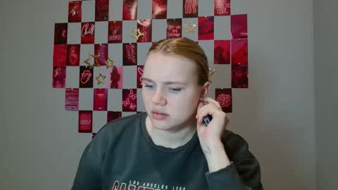 Snapshot of leyla_le chatting on 5, 12, 2025 Leyla online show from 5, 12, 2025