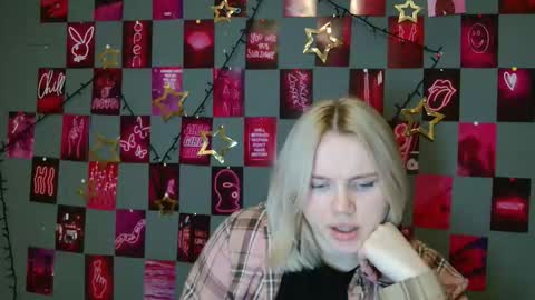 Snapshot of leyla_le chatting on 16, 12, 2025 Leyla online show from 16, 12, 2025