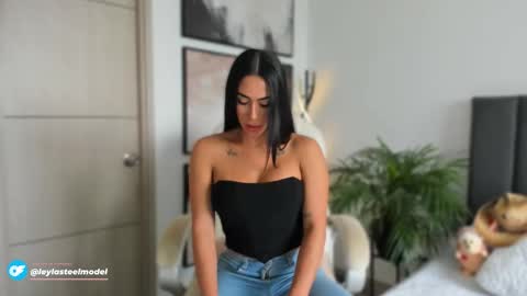 INSTA leylasteel model         online show from 4, 10, 2025