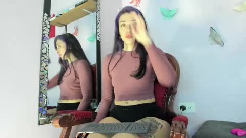 Snapshot of leynamadrigal chatting on 14, 9, 2025 Leyna online show from 14, 9, 2025