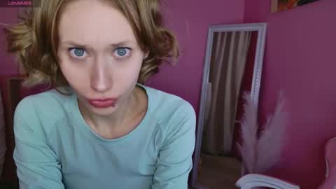 lia_gwen online show from 29, 11, 2025