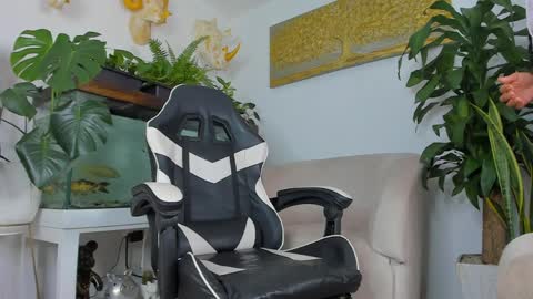 Snapshot of lia_lovelly chatting on 5, 4, 2026 lia_lovelly online show from 5, 4, 2026