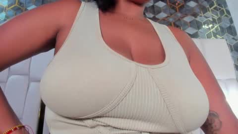 lia_mariana online show from 2, 4, 2026